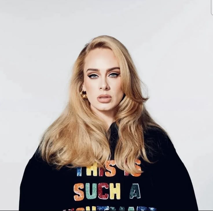Adele estaría “en conversaciones” para encabezar el espectáculo de medio tiempo del Super Bowl 2026