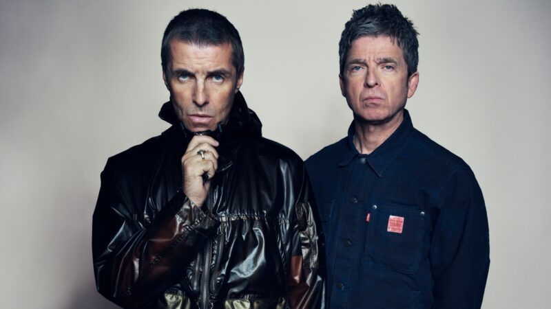 Oasis: imágenes inéditas del reencuentro de Noel y Liam Gallagher llegarán a los cines