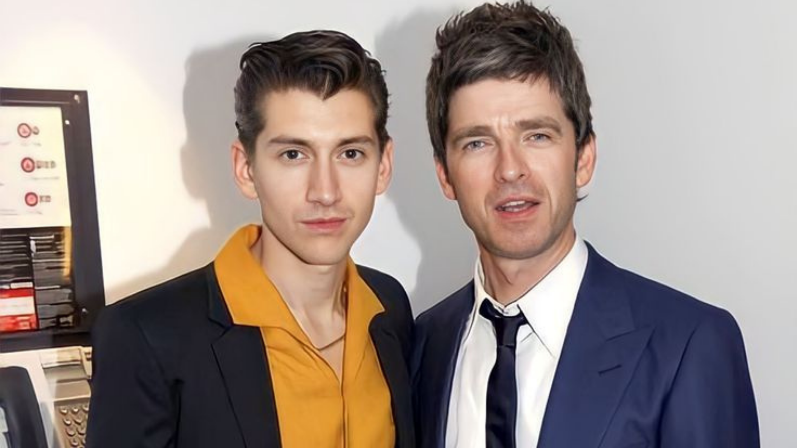 Cuando Noel Gallagher dijo: “Preferiría beber gasolina que escuchar una entrevista de Alex Turner”