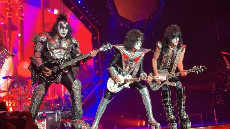 Gene Simmons no descarta que KISS actúe en el show de medio tiempo del Super Bowl de Turning Point USA