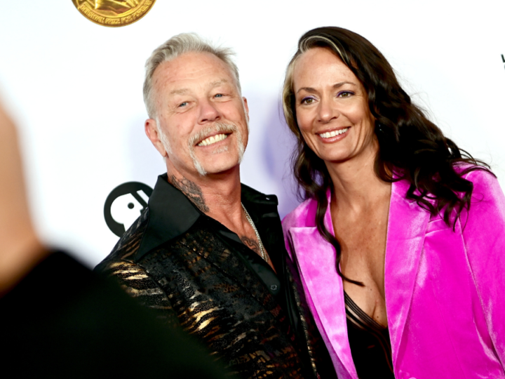 James Hetfield se compromete con Adriana Gillett en una inmersión con tiburones