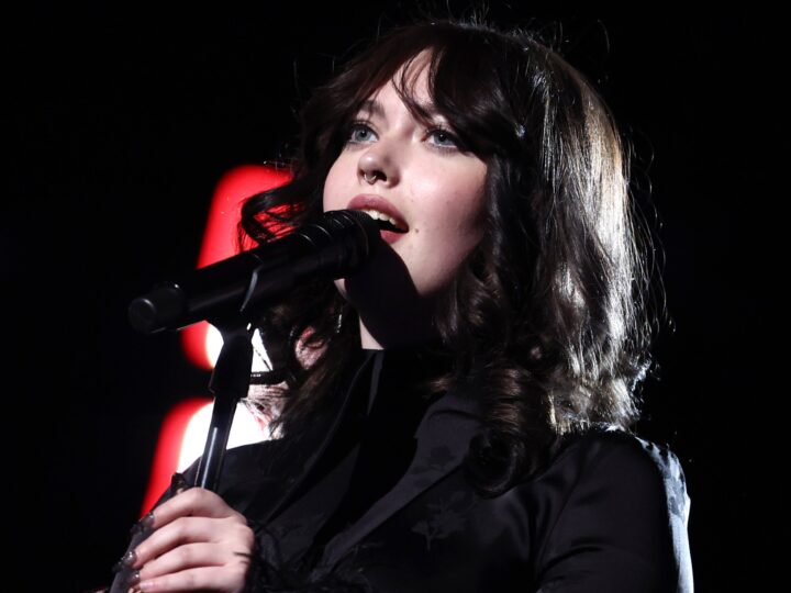 Dave Grohl se entera por sorpresa del contrato discográfico de su hija Violet