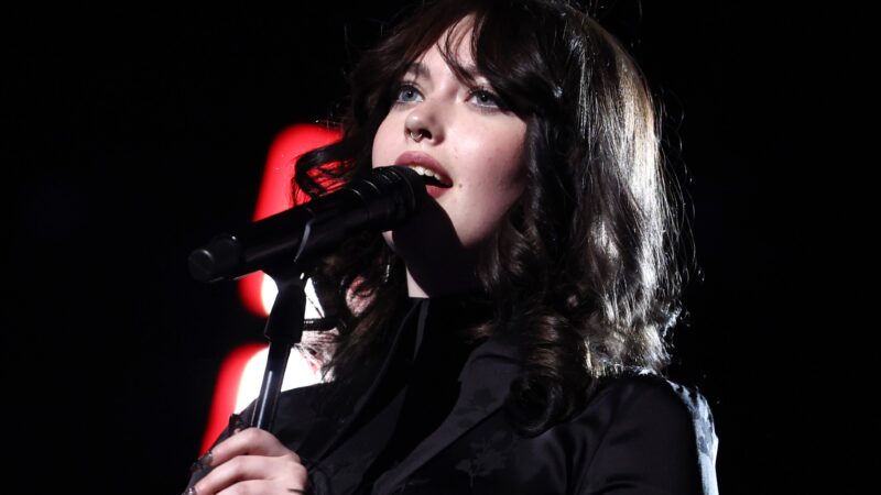 Dave Grohl se entera por sorpresa del contrato discográfico de su hija Violet