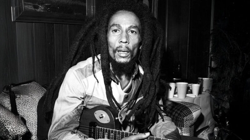 ¿Pagarías 30.000 dólares por un cabello de Bob Marley? La subasta que sacude al mundo del Reggae